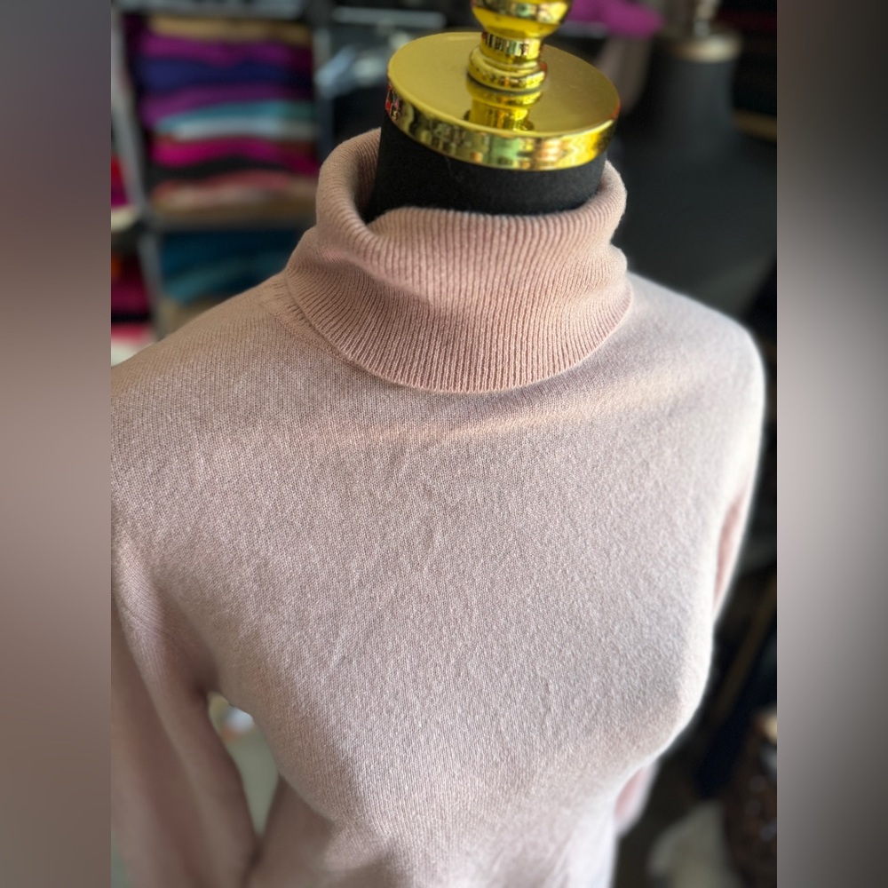 Garnet Hill Soft Pink Turtleneck Cashmere Sweater